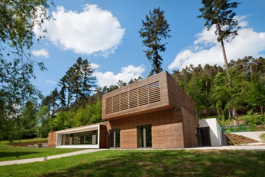 Youth Hostel / Metaform Architects