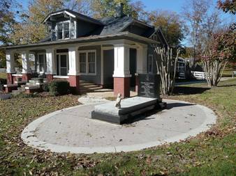 Alex Haley Interpretive Center / Askew Nixon Ferguson