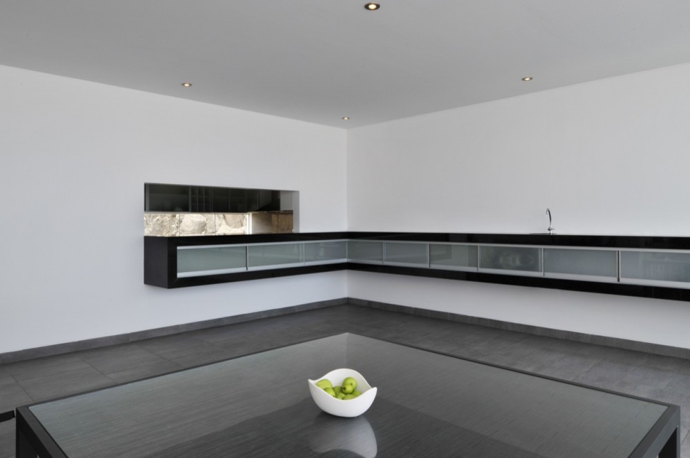 Beach House in Las Palmeras / Javier Artadi