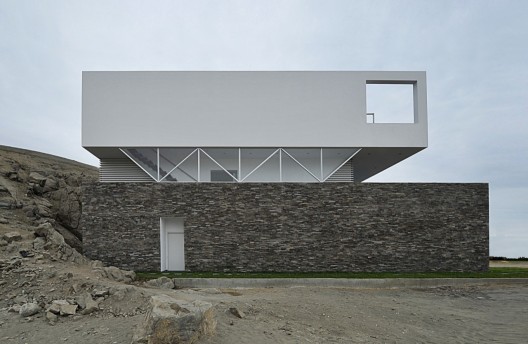 Beach House in "Las Palmeras"/ Javier Artadi