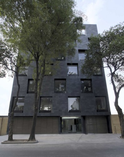Recycling Building / Alonso de Garay Architects