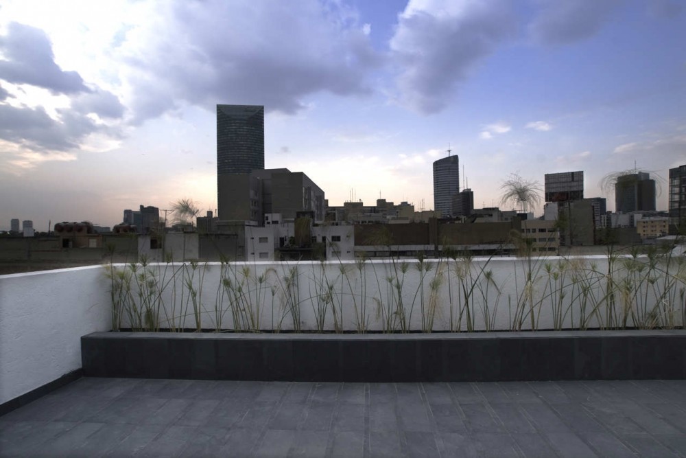 Recycled Building / Alonso de Garay Architects