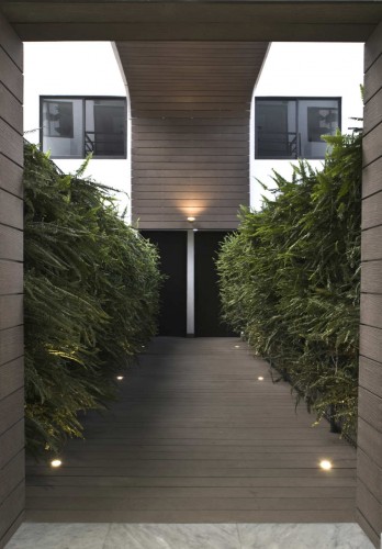 Recycling Building / Alonso de Garay Architects