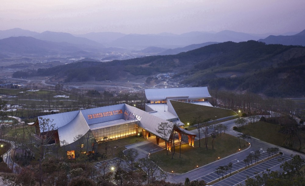 Lake Hills Suncheon Golf Resort / Ken Min Architects