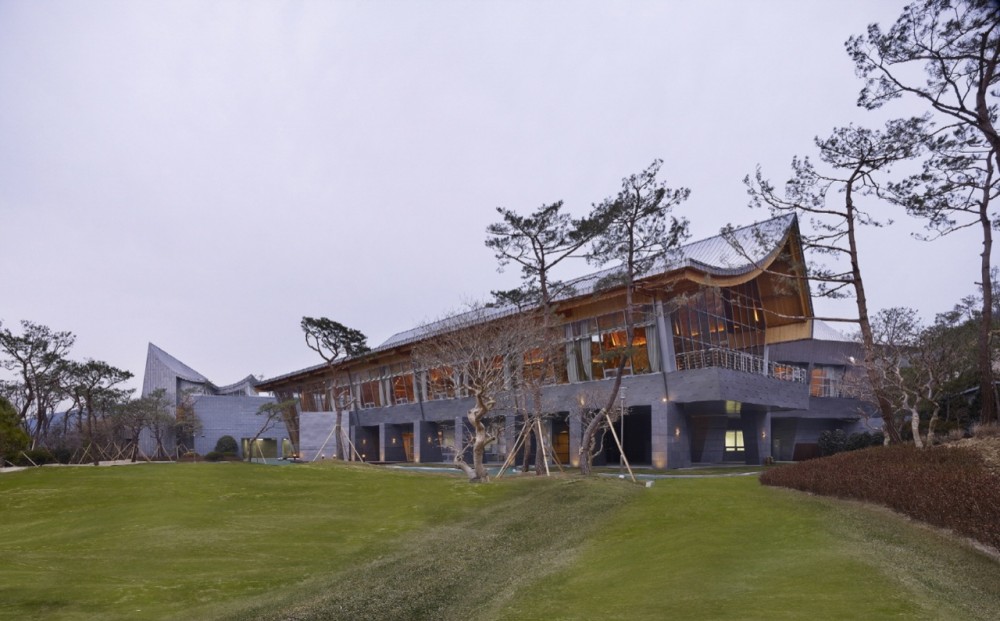 Lake Hills Suncheon Golf Resort / Ken Min Architects