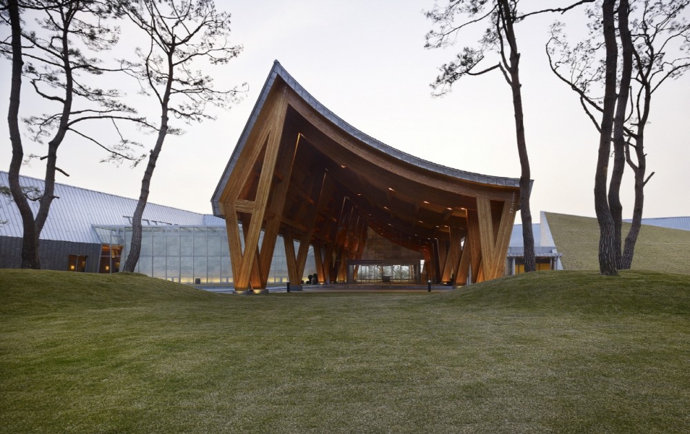 Lake Hills Suncheon Golf Resort / Ken Min Architects