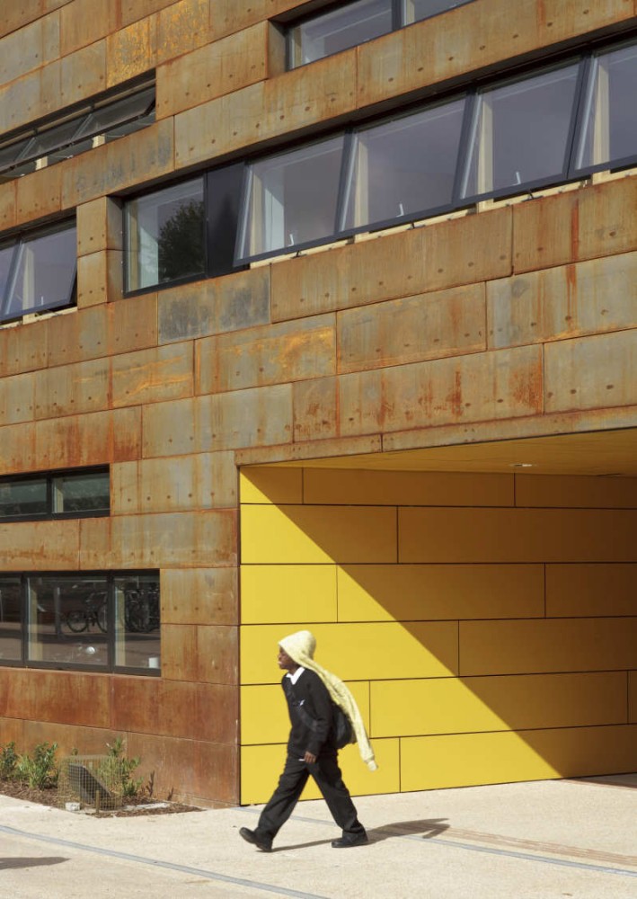 Stoke Newington School and Sixth Form / Jestico + Whiles