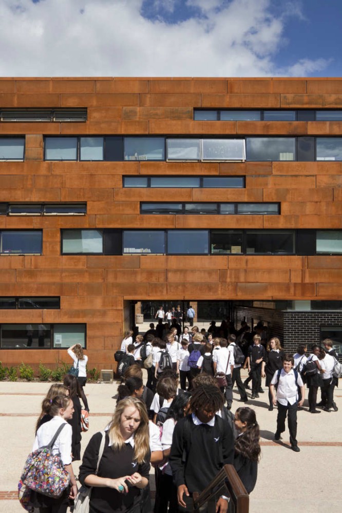 Stoke Newington School and Sixth Form / Jestico + Whiles