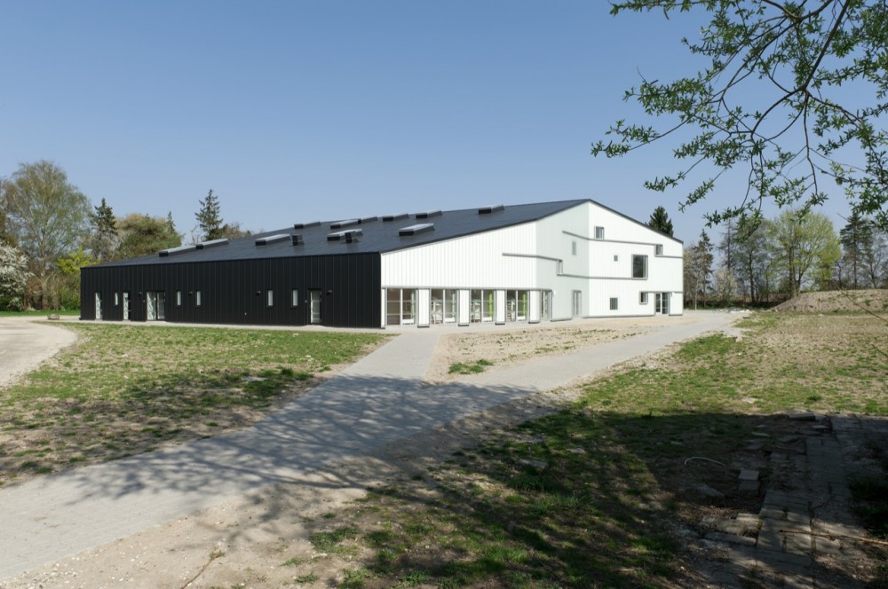 Landsbyhuset / Cebra
