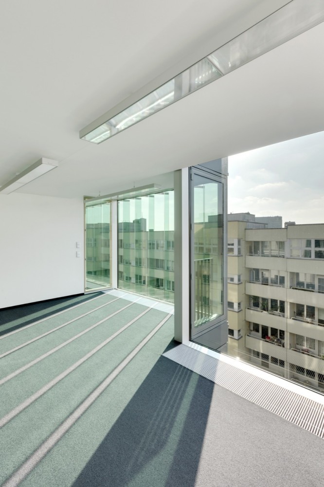 Friedrichstrasse 40 Office Building / Petersen Architekten