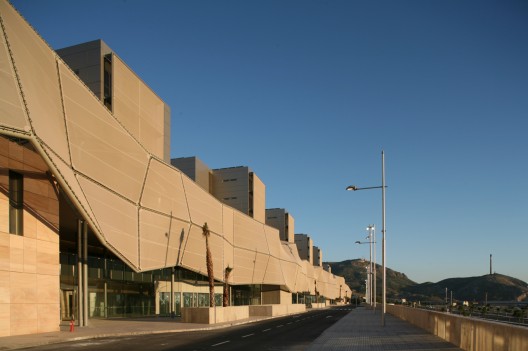 New Santa Lucía University General Hospital / CASA sólo arquitectos