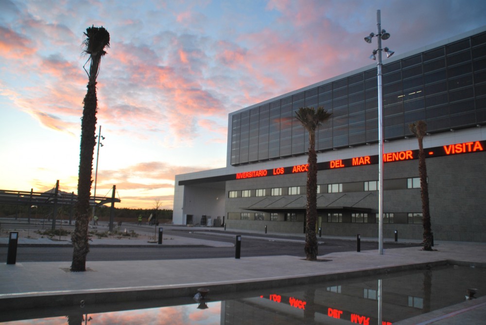 Los Arcos del Mar Menor Hospital / CASA sólo arquitectos