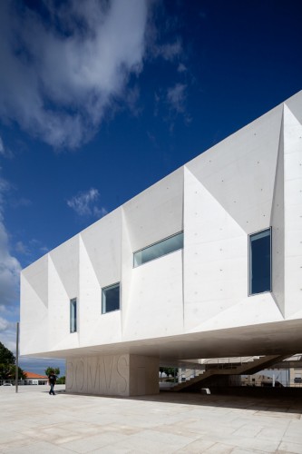 Palacio de Justica de Gouveia / Barbosa & Guimaraes Architects