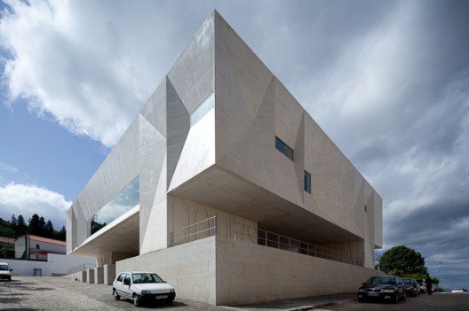 Palacio de Justica de Gouveia / Barbosa & Guimaraes Architects