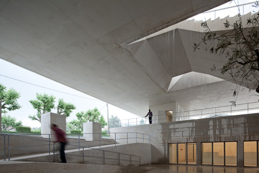 Palacio de Justica de Gouveia / Barbosa & Guimaraes Architects