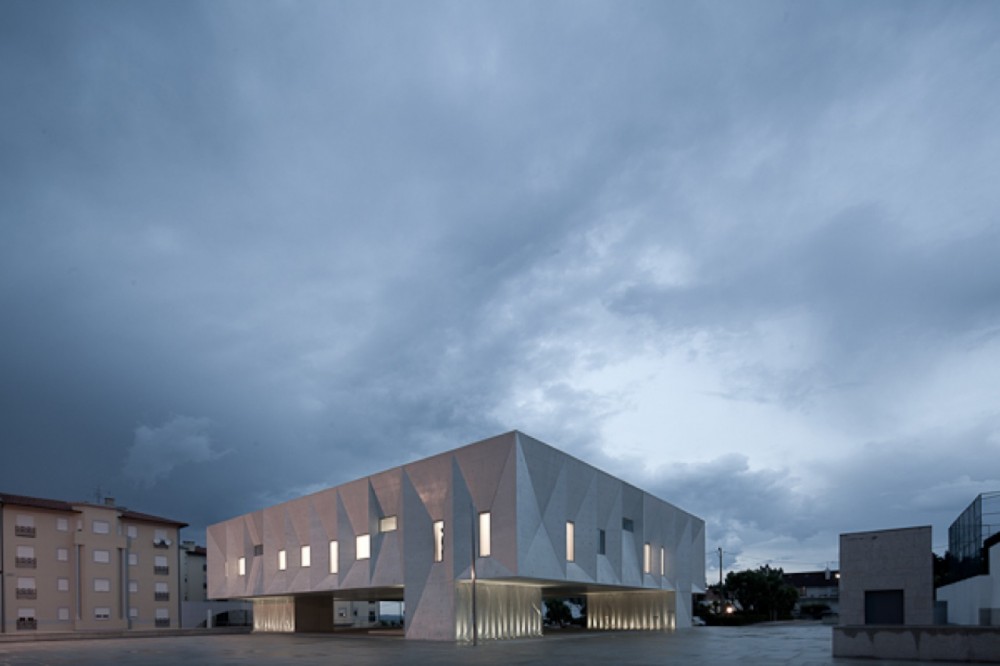 Palacio de Justica de Gouveia / Barbosa & Guimaraes Architects