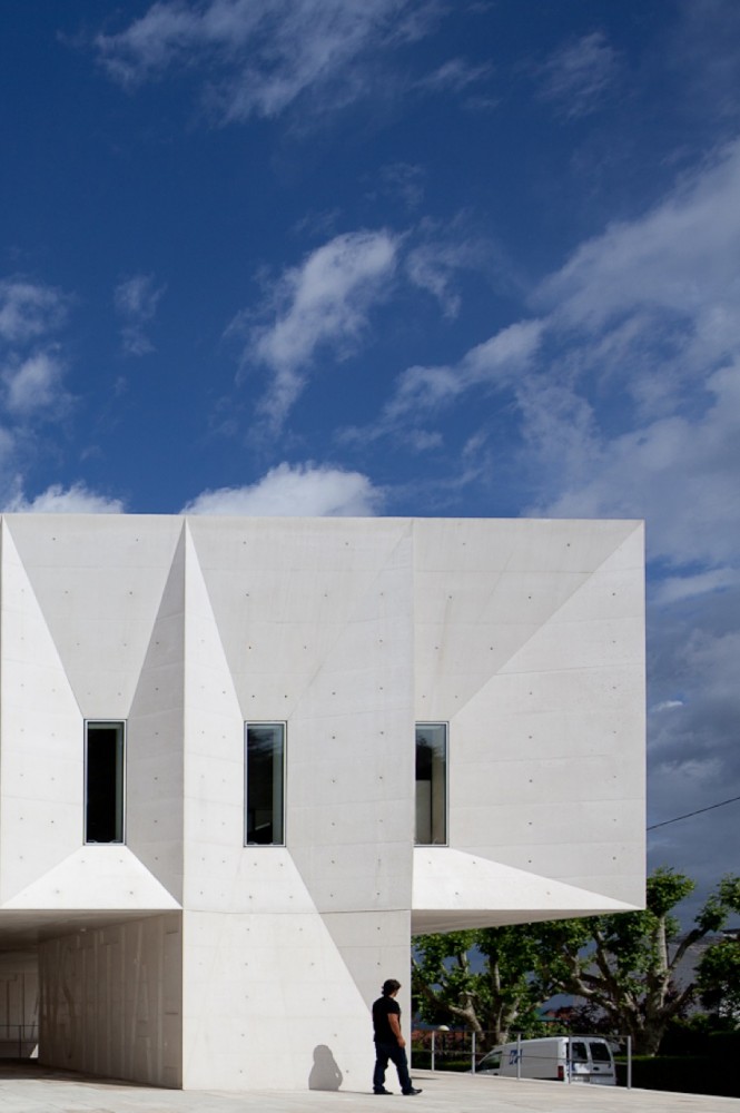 Palacio de Justica de Gouveia / Barbosa & Guimaraes Architects