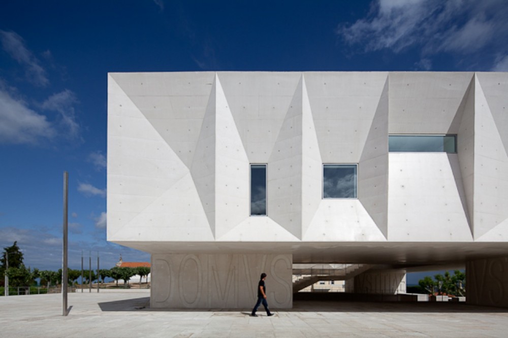 Palacio de Justica de Gouveia / Barbosa & Guimaraes Architects