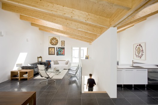 V-House / GAAGA