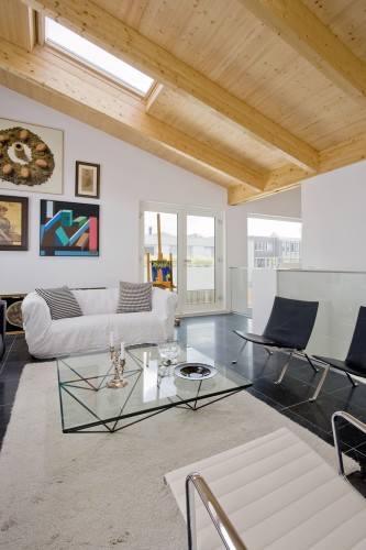 V-House / GAAGA
