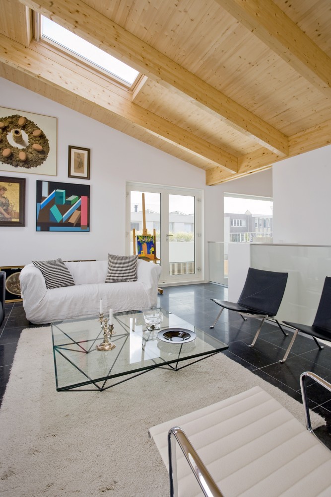 V-House / GAAGA