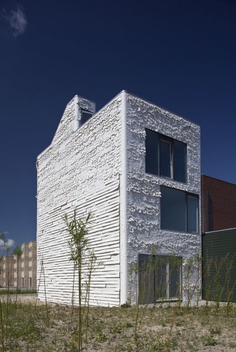 Fabric Façade Studio Apartment / Rob Veening