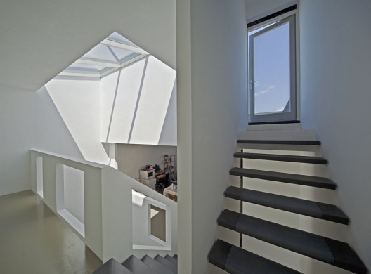 Fabric Façade Studio Apartment / Rob Veening