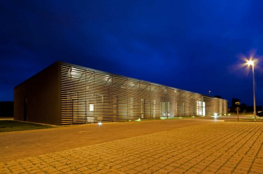 FIS-SST Office Building / Zalewski Architecture Group