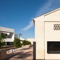 Public Library and Music School / Donaire Arquitectos © Fernando Alda