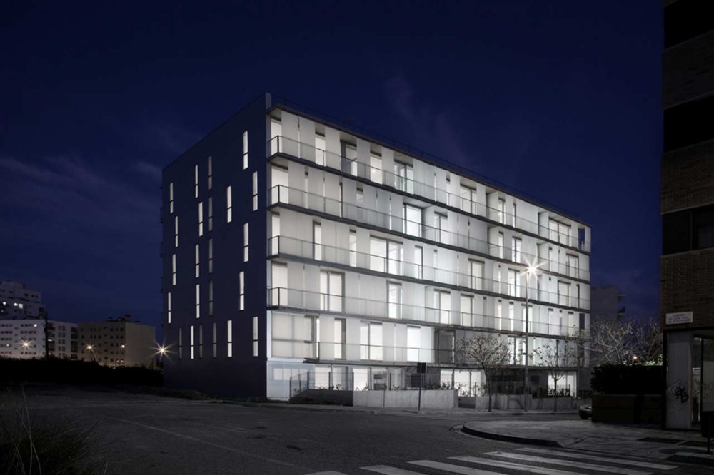 30 Dwellings in Manresa / nothing architecture