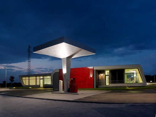 Gazoline Petrol Station / Damilano Studio Architects