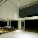 Concrete House In Buenos Aires / Vanguarda Architects Concrete House In Buenos Aires / Vanguarda Architects © Luis Abregú