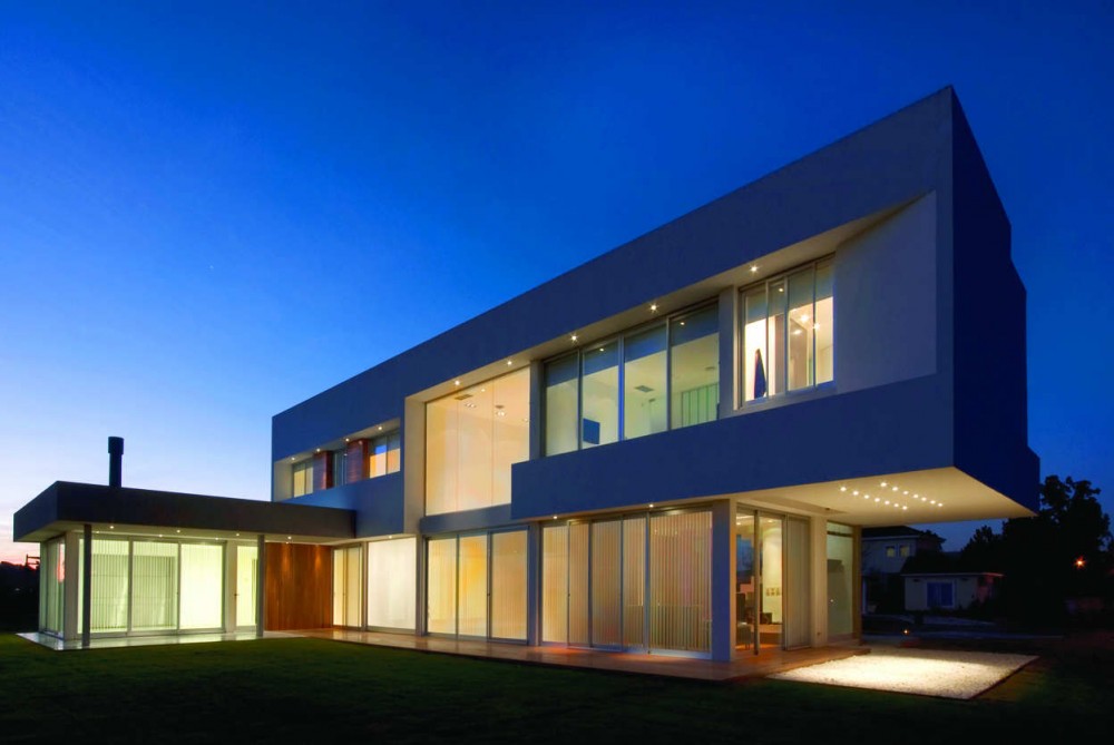 Concrete House in Buenos Aires / Vanguarda Architects