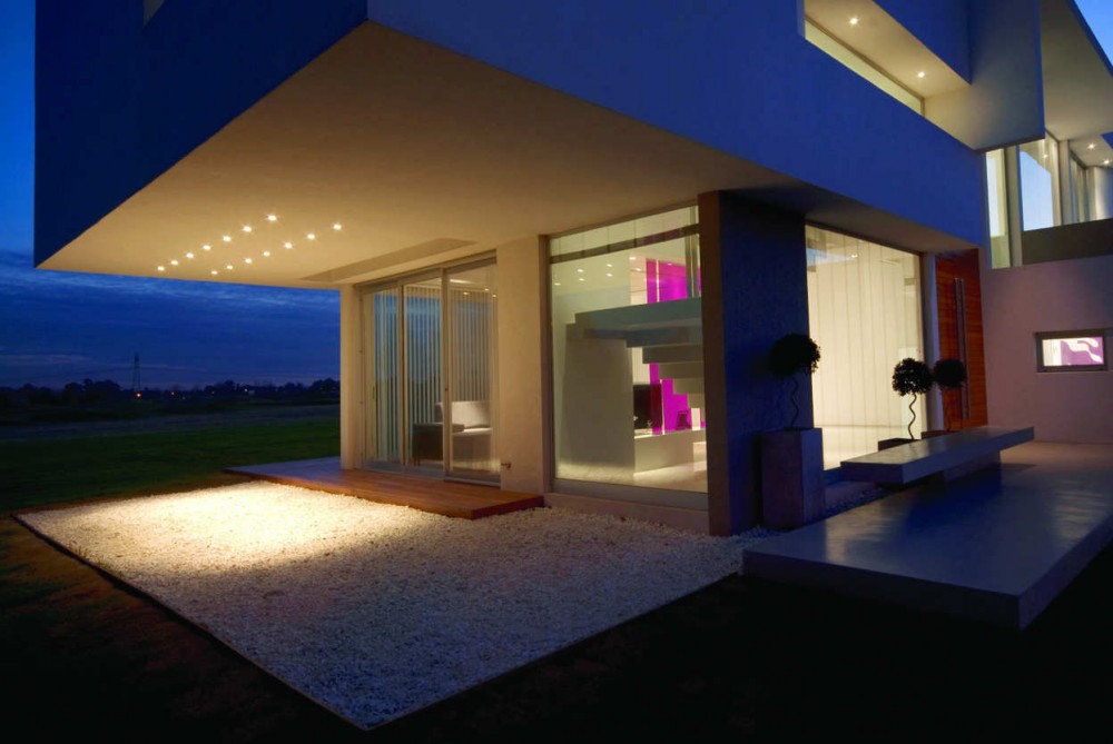 Concrete House in Buenos Aires / Vanguarda Architects