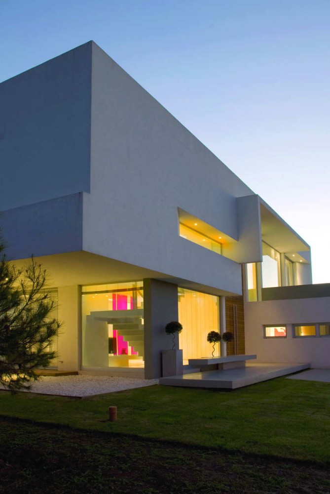 Concrete House in Buenos Aires / Vanguarda Architects