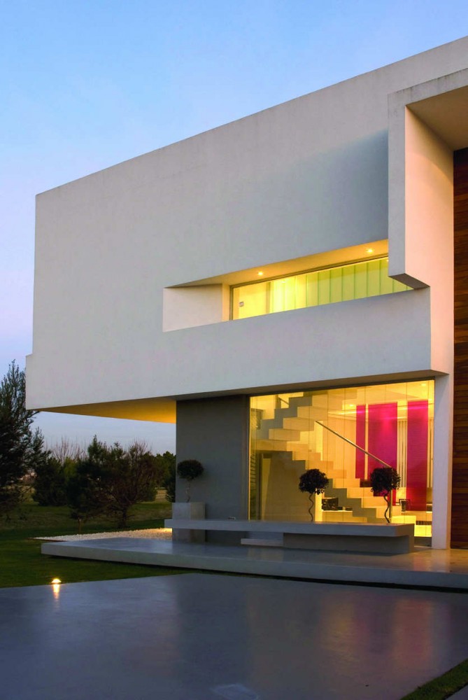 Concrete House in Buenos Aires / Vanguarda Architects