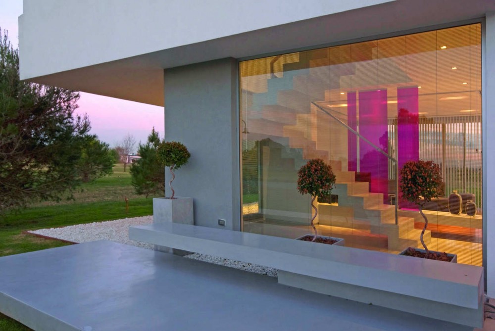 Concrete House in Buenos Aires / Vanguarda Architects