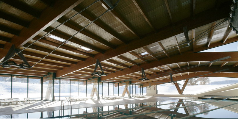 Pyrenees Golf Club and Social Centre / MiAS Arquitectes