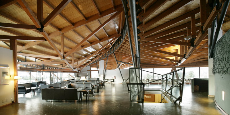 Pyrenees Golf Club and Social Centre / MiAS Arquitectes