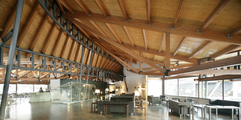 Pyrenees Golf Club and Social Centre / MiAS Arquitectes