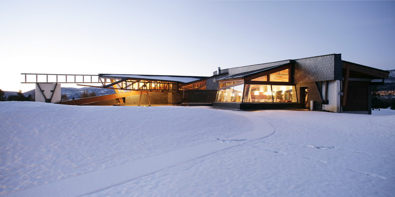 Pyrenees Golf Club and Social Centre / MiAS Arquitectes