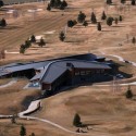 Pyrenees Golf Club and Social Centre / MiAS Arquitectes Pyrenees Golf Club and Social Centre / MiAS Arquitectes © Toni Cumella