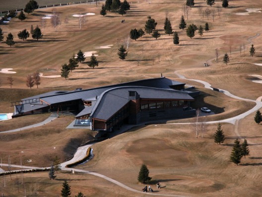 Pyrenees Golf Club and Social Centre / MiAS Arquitectes