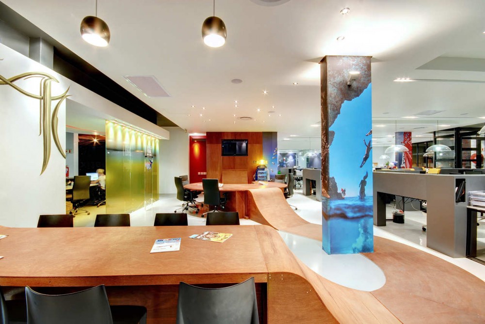 Red Bull’s Cape Town Office / COA