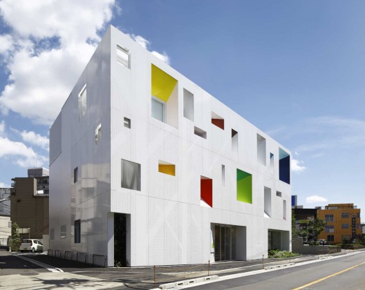 © Sugamo Shinkin Bank / Emmanuelle Moureaux Architecture + Design