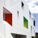 © Sugamo Shinkin Bank / Emmanuelle Moureaux Architecture + Design © Sugamo Shinkin Bank / Emmanuelle Moureaux Architecture + Design © Nacasa & Partners Inc.