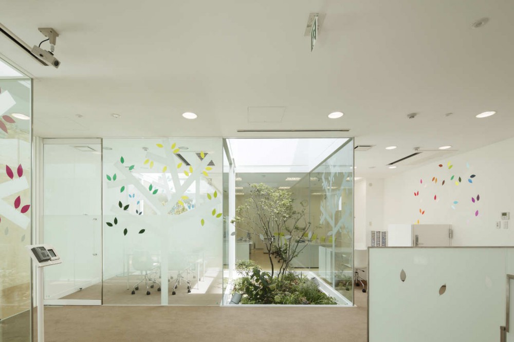 Sugamo Shinkin Bank, Tokiwadai Branch / Emmanuelle Moureaux Architecture + Design