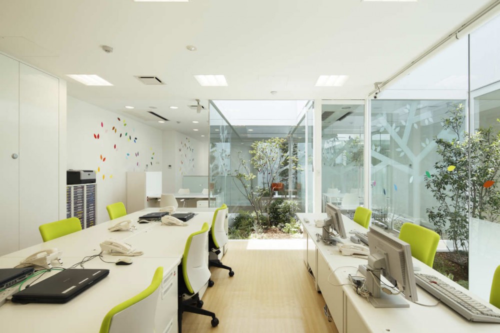 Sugamo Shinkin Bank, Tokiwadai Branch / Emmanuelle Moureaux Architecture + Design