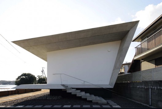 Beach House / Yamamori Architect & Associates