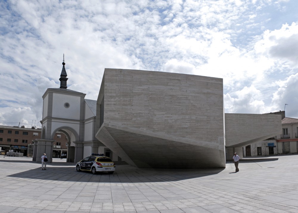 New Cultural Centre / FÜNDC